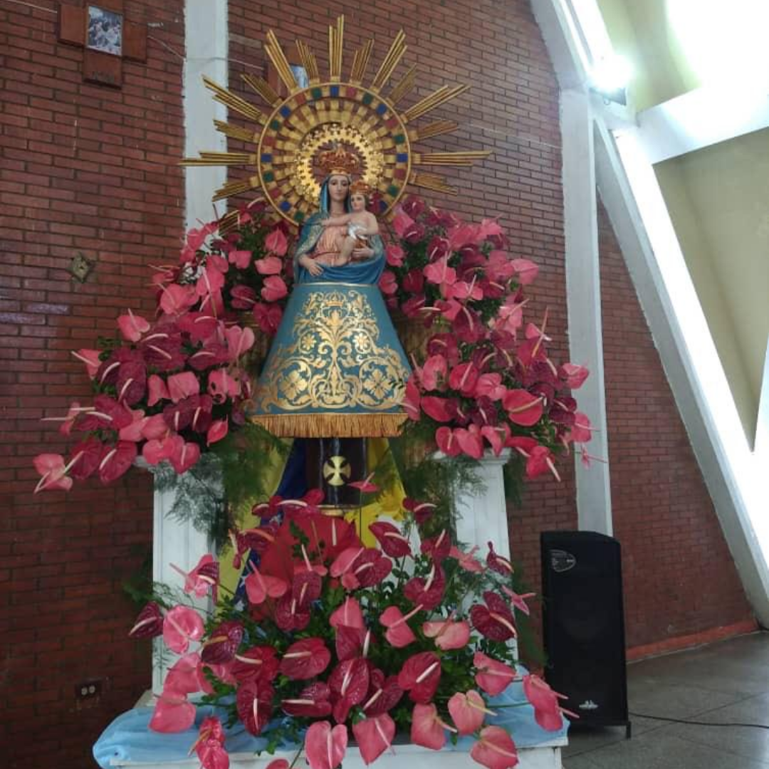 La Coronación de la Virgen del Pilar en 1905: Nuestra Señora del Pilar,  coronada