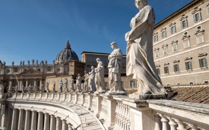Vaticano: Cardenal Parolin y Mons. Peña Parra dan positivo al Covid-19