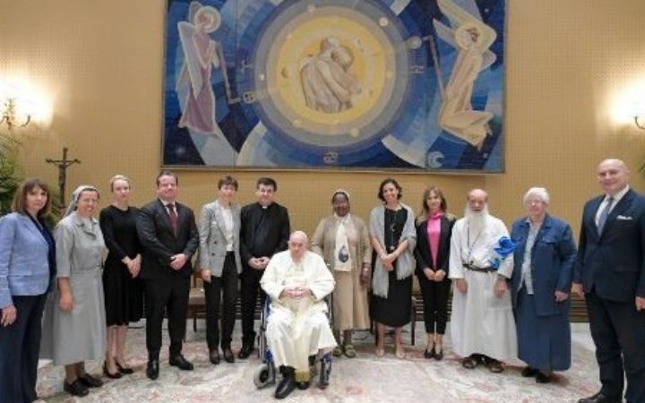 Papa Francisco: Fraternidad es ensuciarse las manos en las periferias del mundo como Jesús